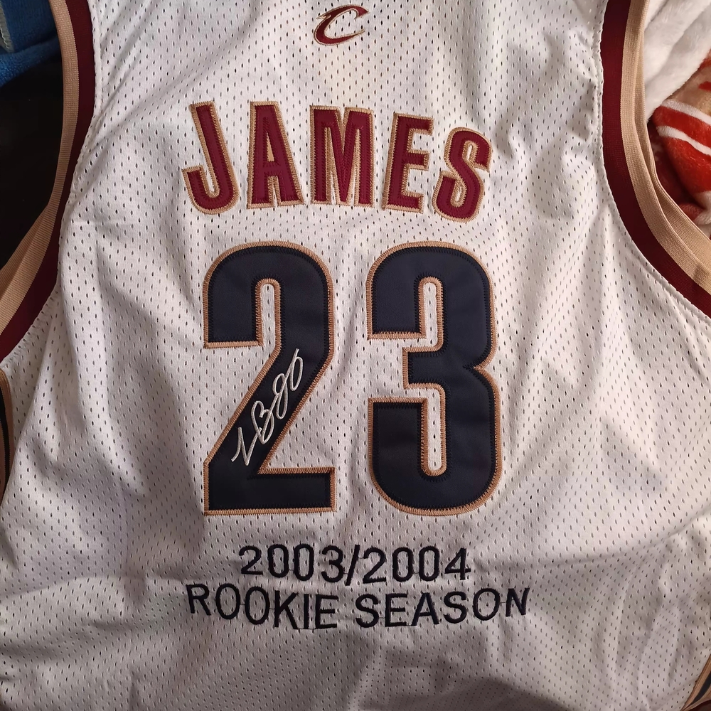 Mitchell & Ness White and Maroon Lebron James Rookie Cavaliers Jersey - Picture 15 of 16